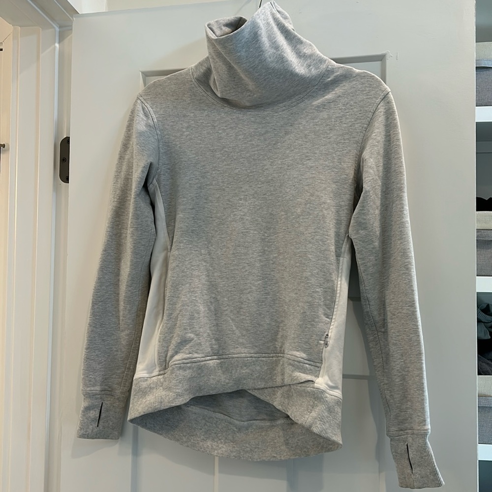 Lululemon workout long sleeve sweater